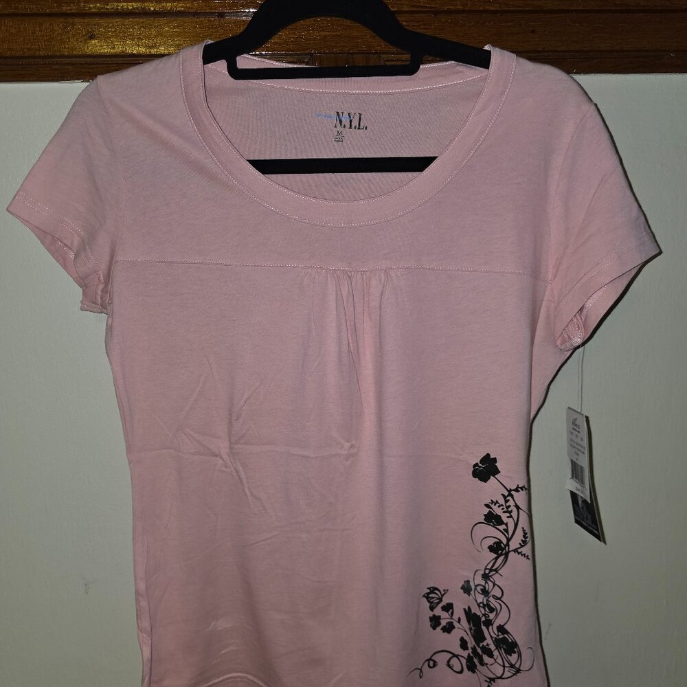 NWT - New York Laundry Women’s Pink Floral Short Sleeve Blouse